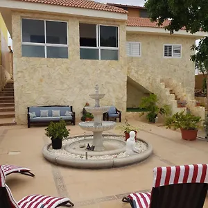 https://hostel-montana-luna.in-canary-islands.com